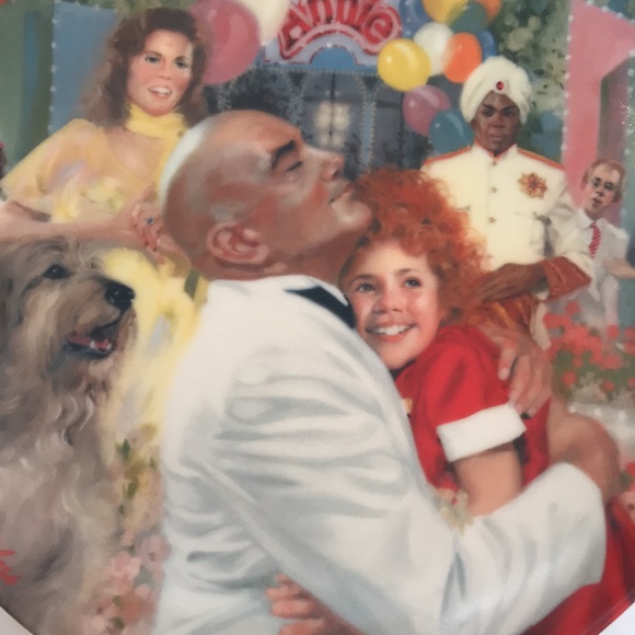 “Annie and Daddy Warbucks: The Finale” collectable plate - Picture 2 of 6